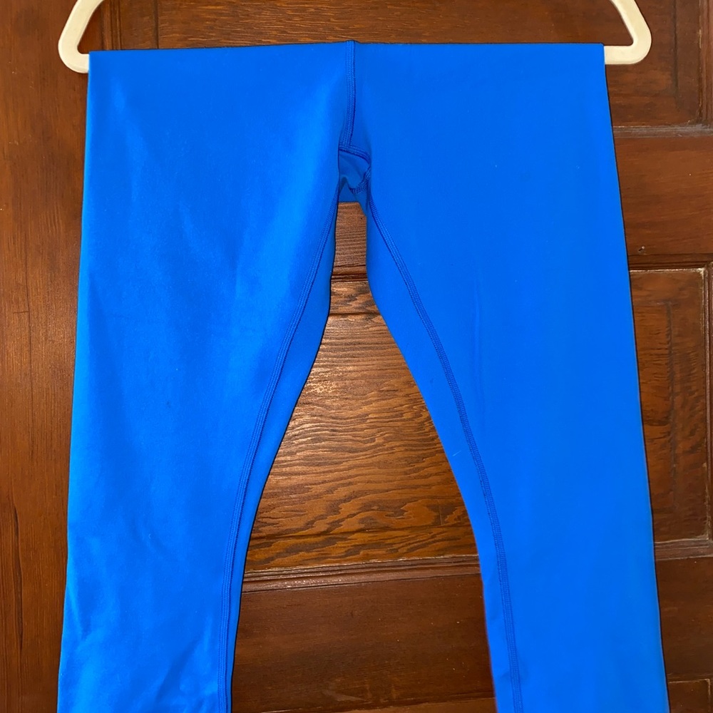 Lululemon reversible cropped leggings.